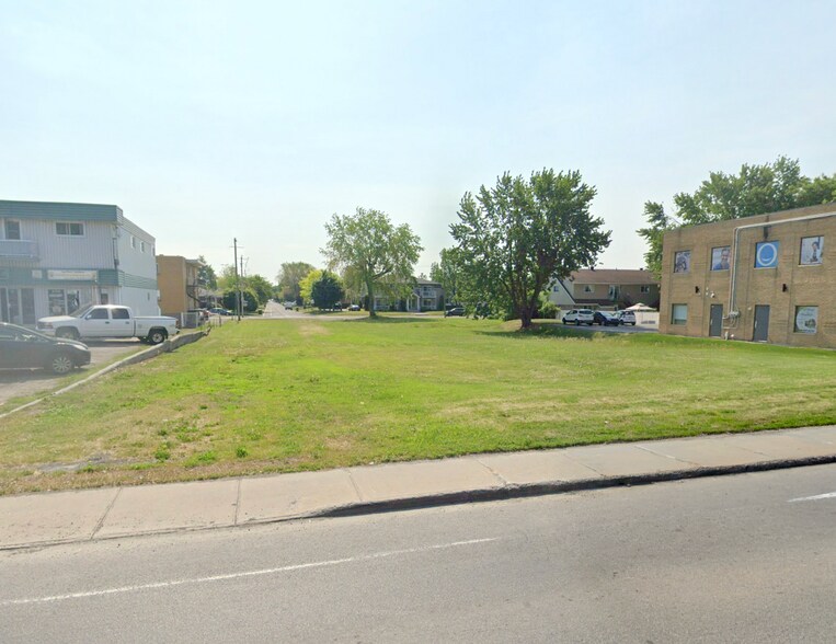 910 Boul Saint-Jean-Baptiste, Mercier, QC à vendre - Photo de l’immeuble – Image 2 sur 2