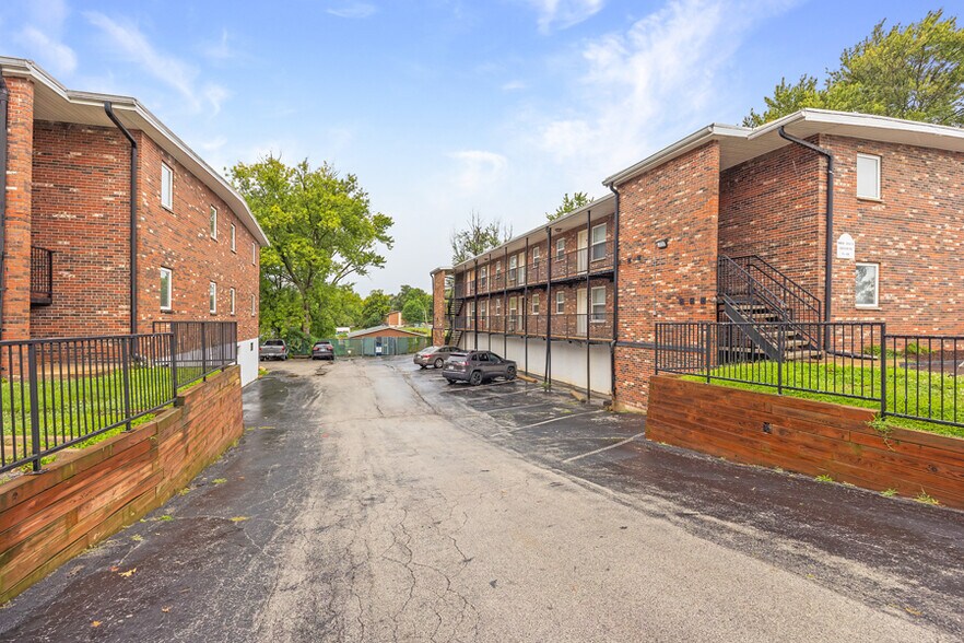4127 Geraldine Ave, Saint Ann, MO à vendre - Photo de l’immeuble – Image 3 sur 19