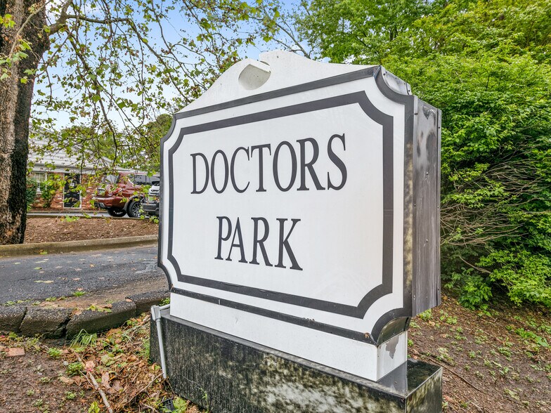 5 Doctors Park, Asheville, NC à louer - Photo de l’immeuble – Image 2 sur 65