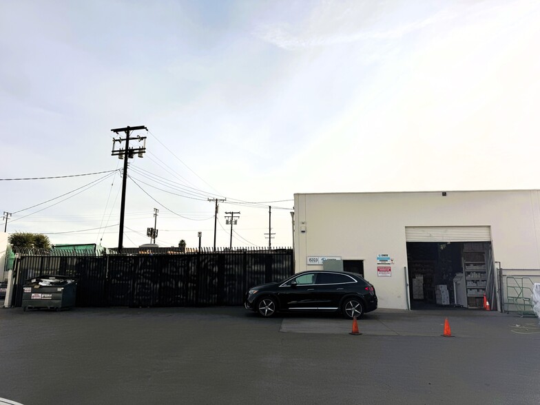 15323 Garfield Ave, Paramount, CA à louer - Photo de l’immeuble – Image 2 sur 2