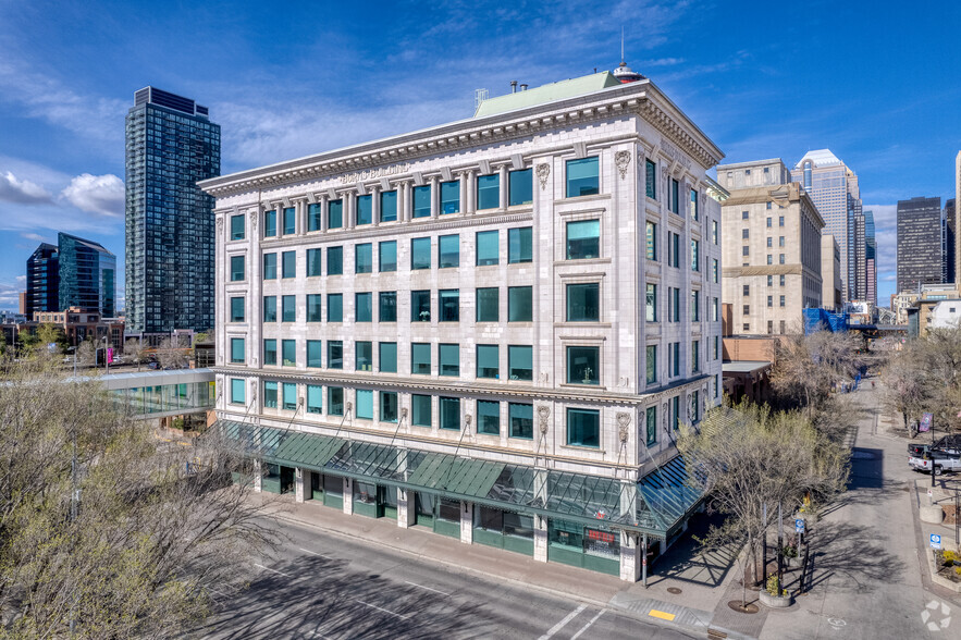 237 8th Ave SE, Calgary, AB à louer - Photo de l’immeuble – Image 1 sur 12