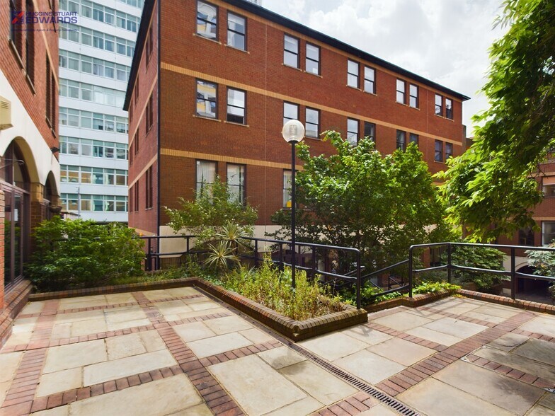 119 High St, Croydon à louer - Photo de l’immeuble – Image 2 sur 4