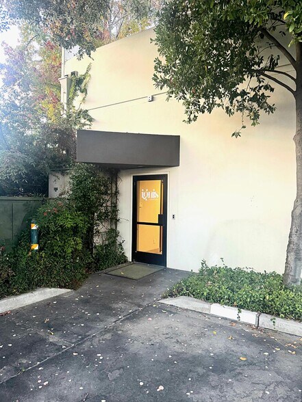 2033 N Fine Ave, Fresno, CA à louer - Photo de l’immeuble – Image 2 sur 15