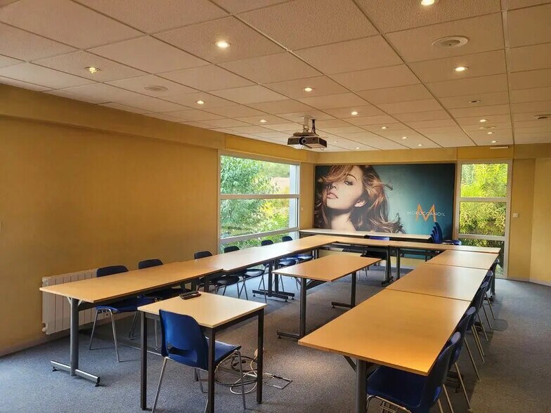 Local d’activités dans Darnétal à louer - Photo de l’immeuble – Image 2 sur 14