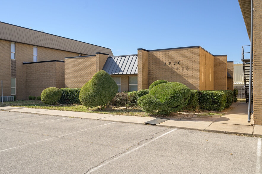 7010 NW 63rd St, Bethany, OK à vendre - Photo principale – Image 1 sur 2