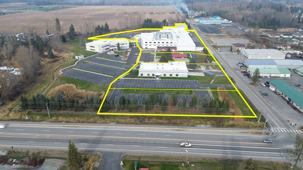 130 McGhee Rd, Sandpoint, ID à louer - Photo de l’immeuble – Image 1 sur 2