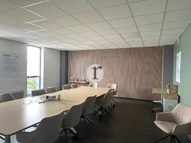 Local d’activités dans Lesquin à louer - Photo de l’immeuble – Image 1 sur 5