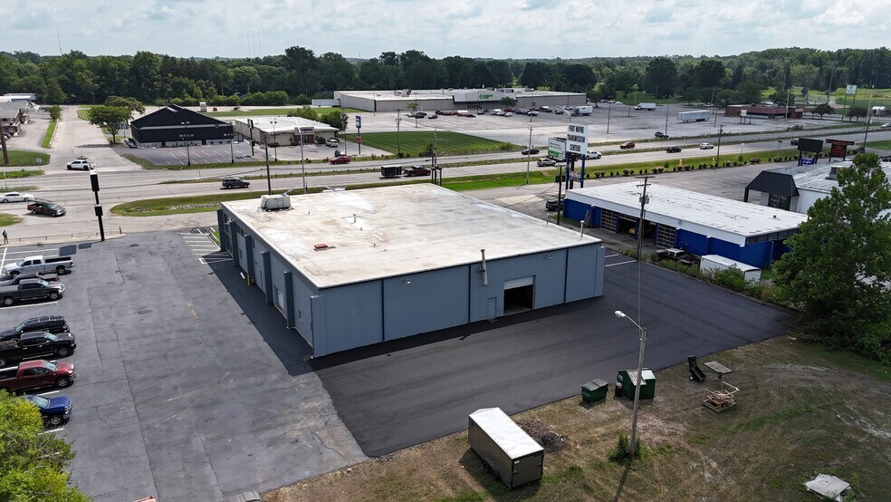 1001 N Coliseum Blvd, Fort Wayne, IN à vendre - Photo de l’immeuble – Image 2 sur 5