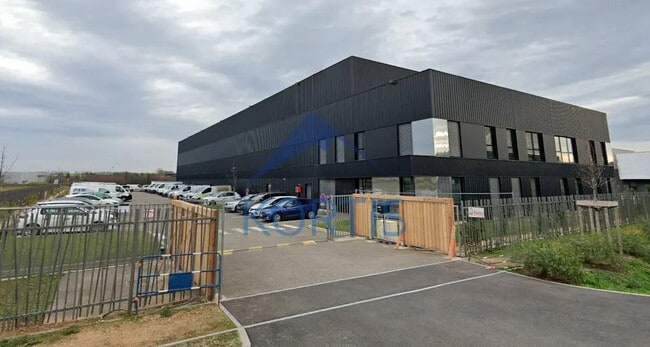 Plus de détails pour Local d'activités à louer