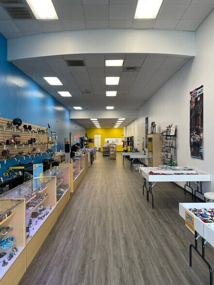 2755 Tyrone Blvd, Saint Petersburg, FL à louer - Photo intérieure – Image 3 sur 18