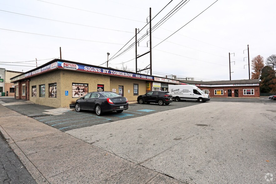 Morton Village Mall portefeuille de 2 biens à vendre sur LoopNet.fr - Photo principale – Image 1 sur 2