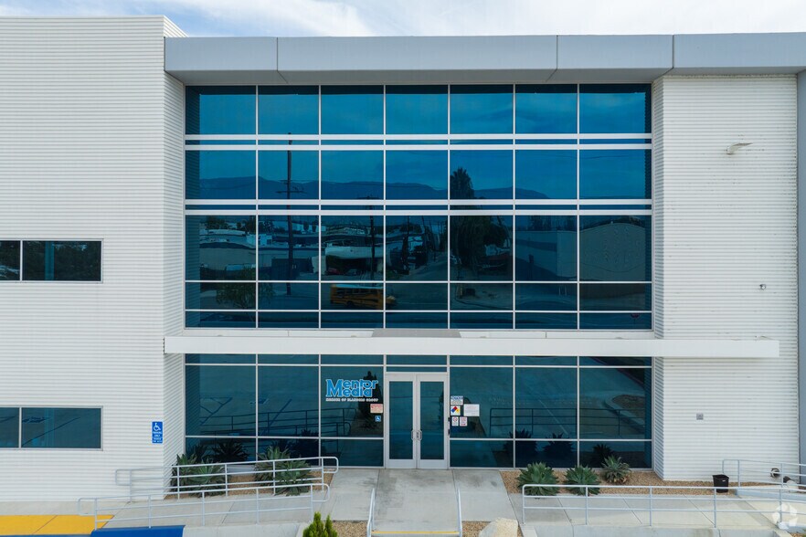 865 S Washington Ave, San Bernardino, CA à louer - Photo de l’immeuble – Image 3 sur 4