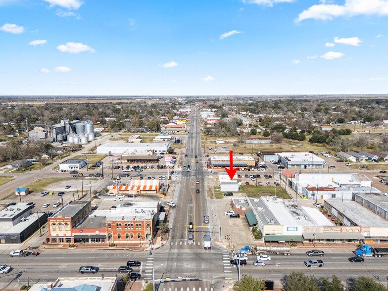 2015 Avenue F, Bay City, TX à louer - Aérien – Image 2 sur 28