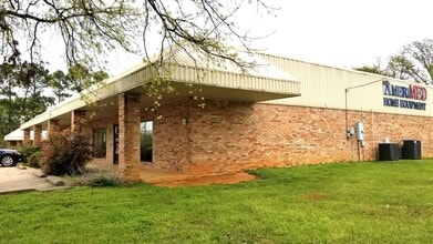 1317 S Palestine St, Athens, TX à louer Photo de l’immeuble– Image 1 sur 10