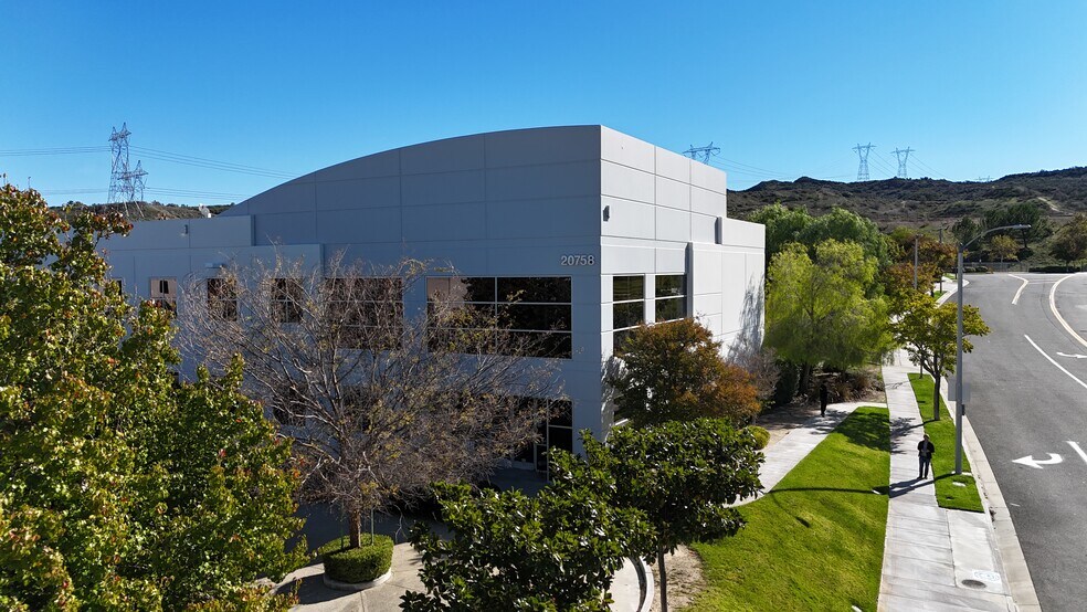 20758 Centre Pointe Pky, Valencia, CA à vendre - Photo de l’immeuble – Image 2 sur 7