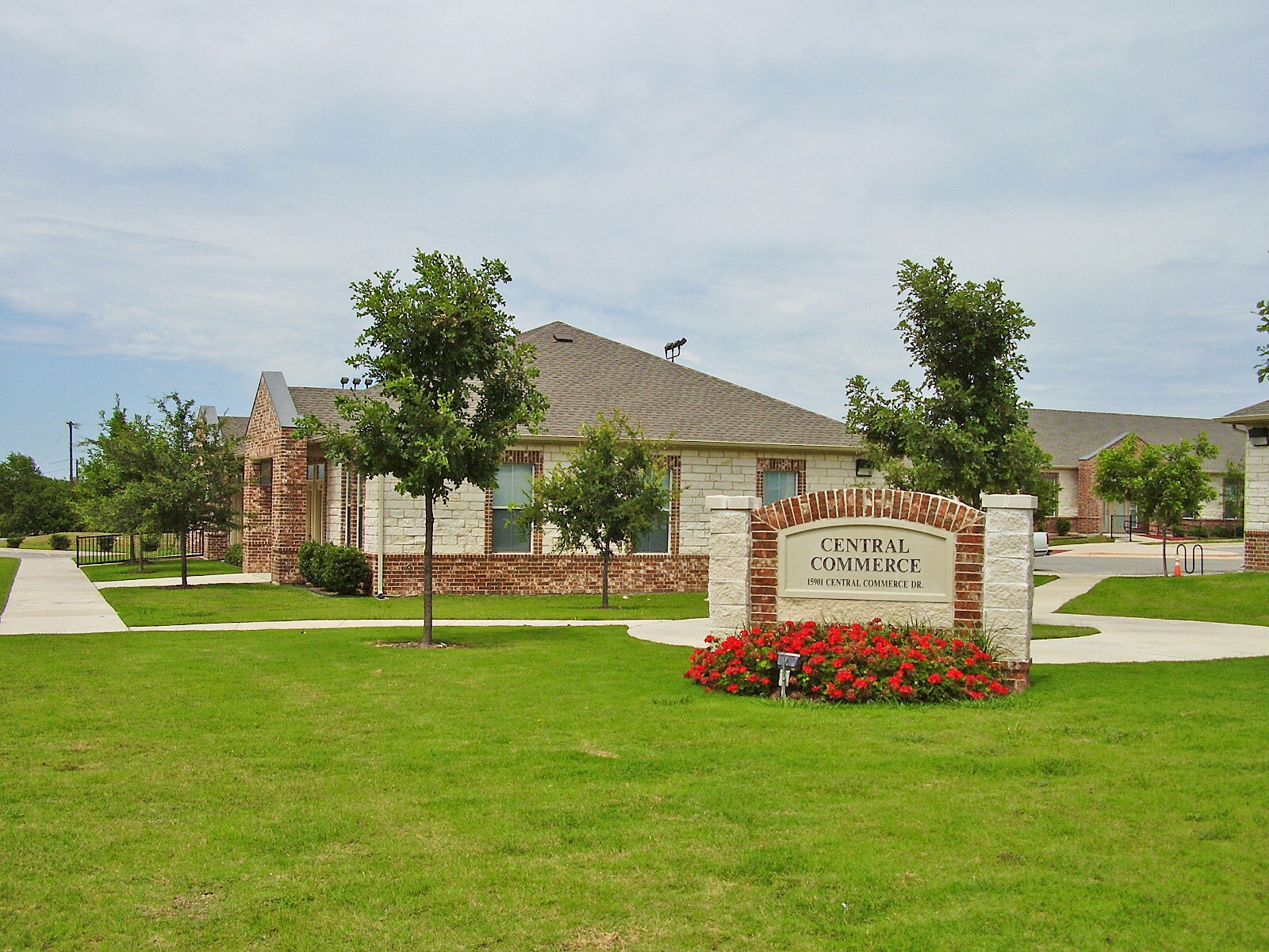 15901 Central Commerce Dr, Pflugerville, TX à louer Photo de l’immeuble– Image 1 sur 14
