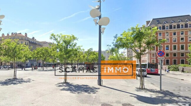 Plus de détails pour Local commercial à louer