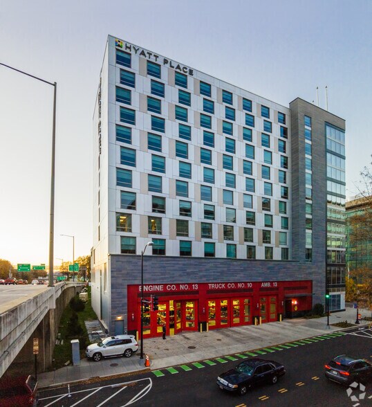 400 E St SW, Washington, DC à louer - Photo de l’immeuble – Image 2 sur 4