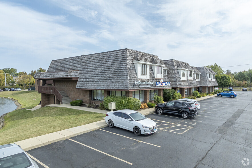 100 N Atkinson Rd, Grayslake, IL à louer - Photo de l’immeuble – Image 3 sur 7