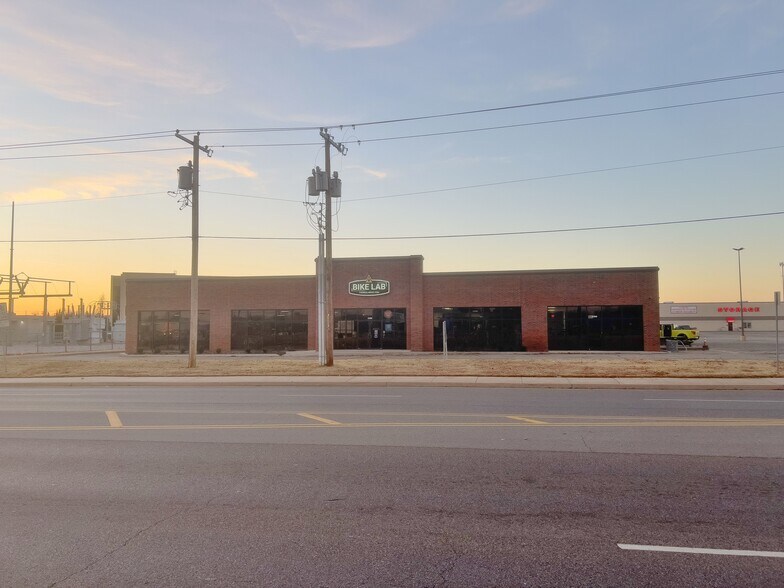2212 W Hefner Rd, Oklahoma City, OK à louer - Photo principale – Image 1 sur 9