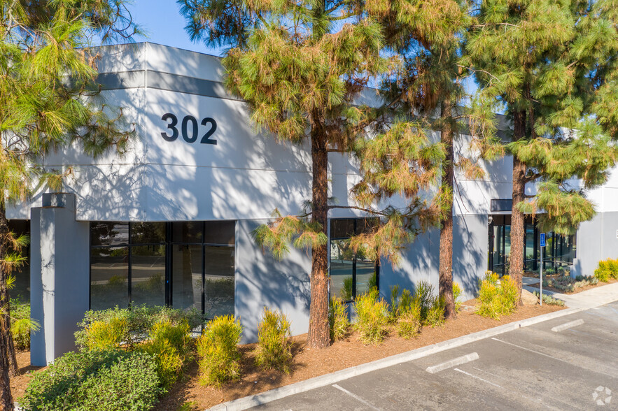 302 Enterprise St, Escondido, CA à louer - Photo de l’immeuble – Image 3 sur 14