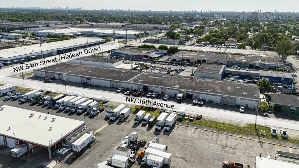 3580 NW 54th St, Miami, FL à louer - Photo de l’immeuble – Image 2 sur 5