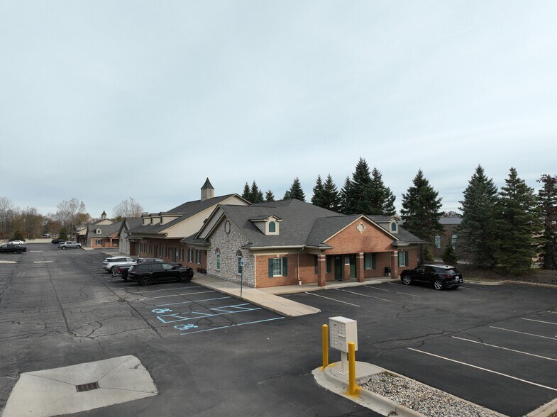 43114-43136 Dequindre Rd, Sterling Heights, MI à louer - Photo de l’immeuble – Image 1 sur 4