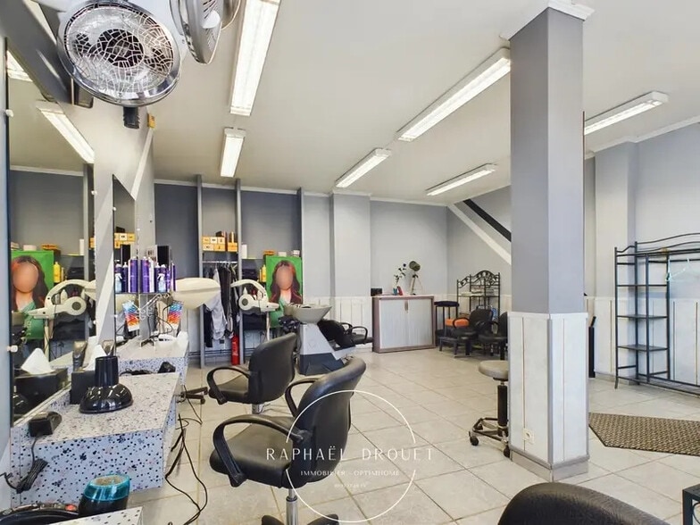 Local commercial dans Saint-Maurice-l'Exil à vendre - Photo de l’immeuble – Image 3 sur 10