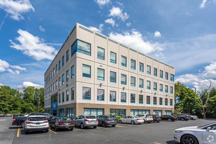 340 Maple St, Marlborough, MA à louer - Photo de l’immeuble – Image 3 sur 25