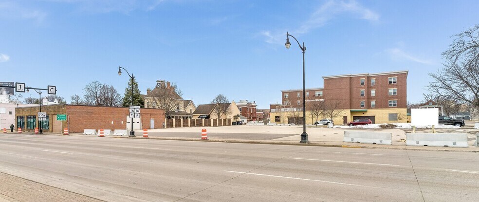 529 4th St S, La Crosse, WI à vendre - Photo de l’immeuble – Image 2 sur 16
