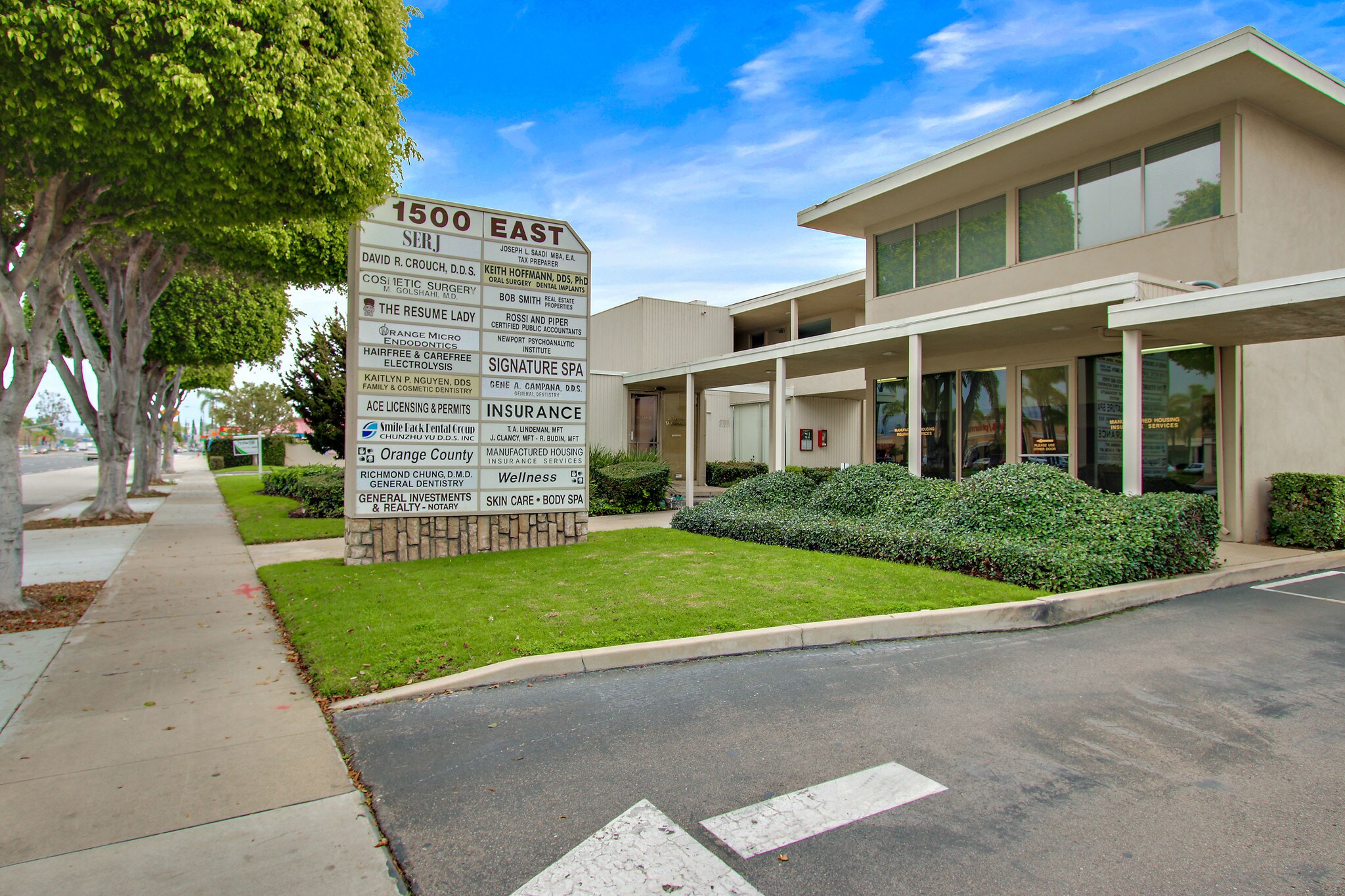 1500 E Katella Ave, Orange, CA à vendre Photo de l’immeuble– Image 1 sur 35
