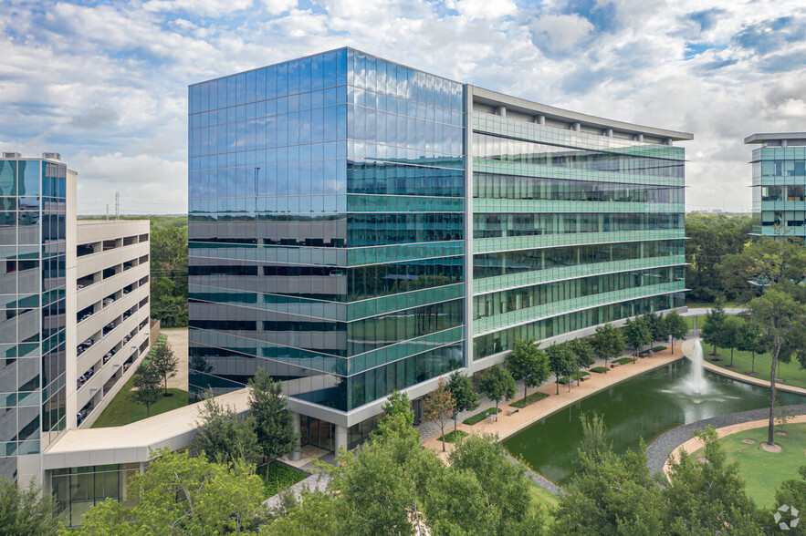 12140 Wickchester Ln, Houston, TX à louer - Photo de l’immeuble – Image 1 sur 16