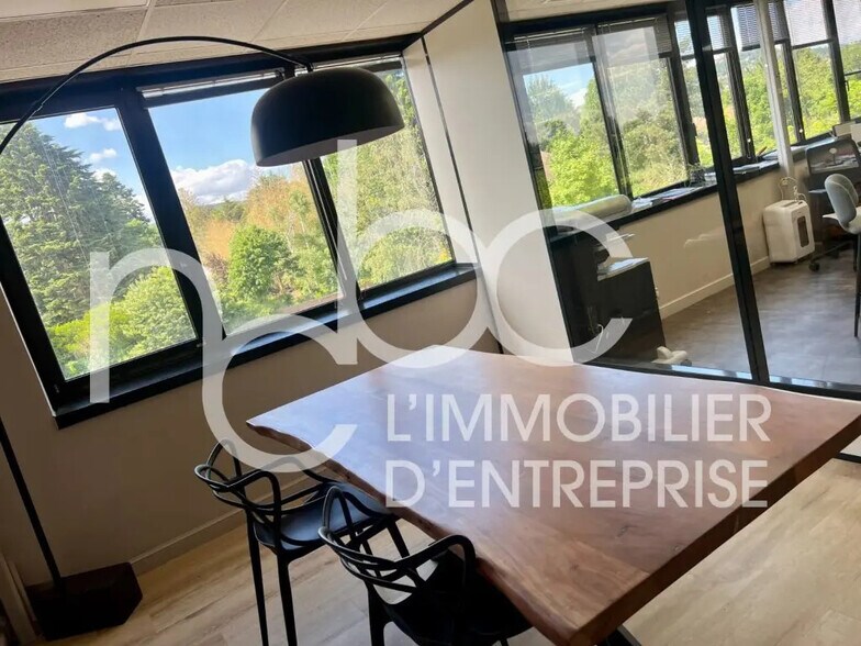 Bureau dans Saint-Didier-au-Mont-d'Or à louer - Photo de l’immeuble – Image 3 sur 16