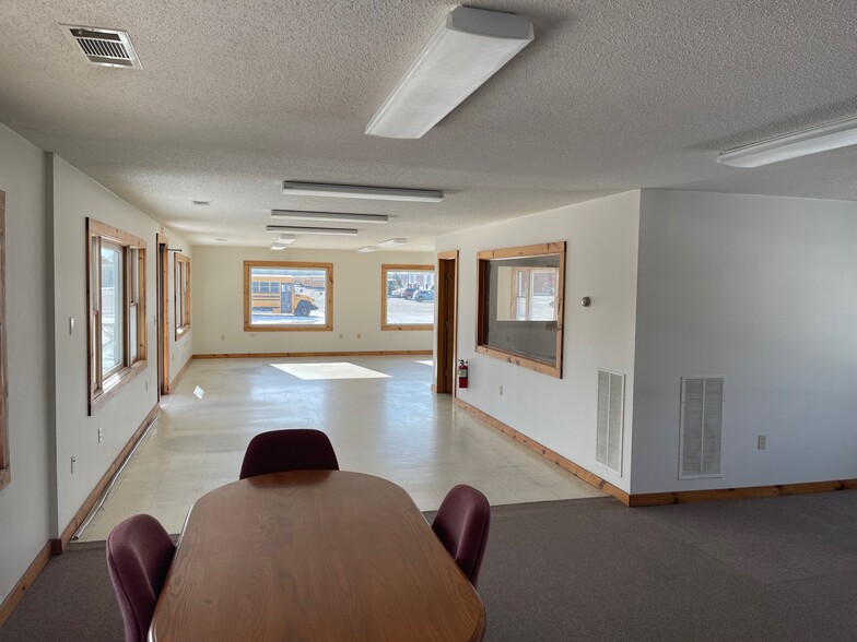 535 Burlington Rd, Harwinton, CT à louer - Photo de l’immeuble – Image 3 sur 6