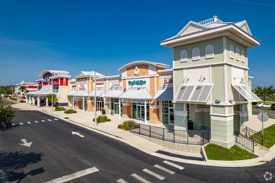 252 Harbor Village Ln, Apollo Beach, FL à louer - Photo de l’immeuble – Image 1 sur 5