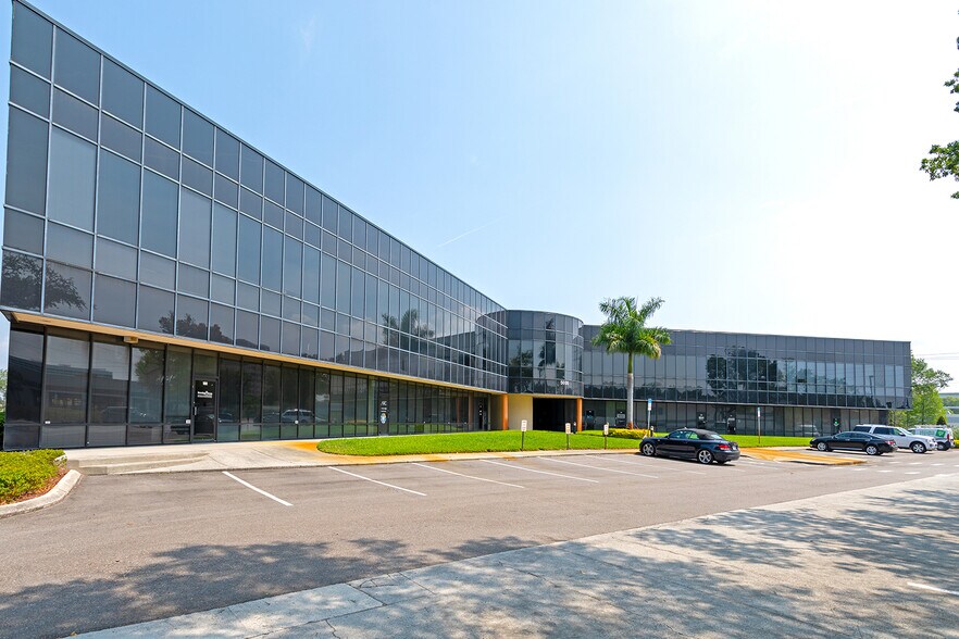 5005 W Laurel St, Tampa, FL à louer - Photo de l’immeuble – Image 1 sur 9