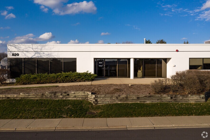 800 Springer Dr, Lombard, IL à louer - Photo de l’immeuble – Image 3 sur 5