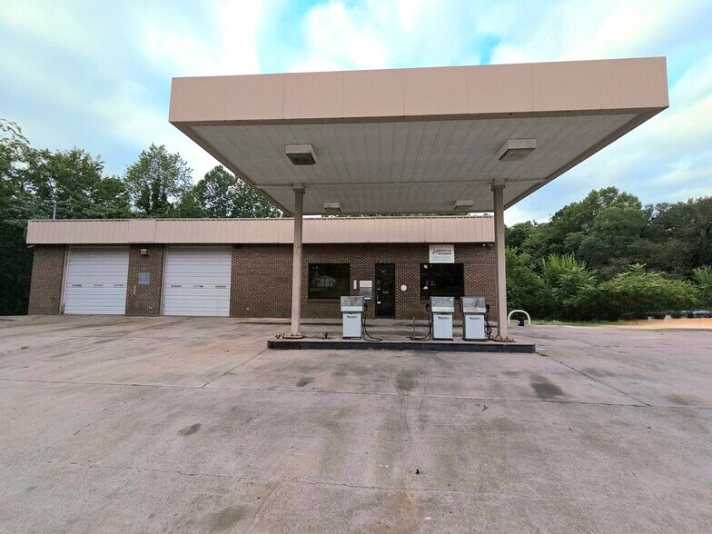 1925 Old Chatham Rd, Martinsville, VA à vendre - Photo de l’immeuble – Image 2 sur 22