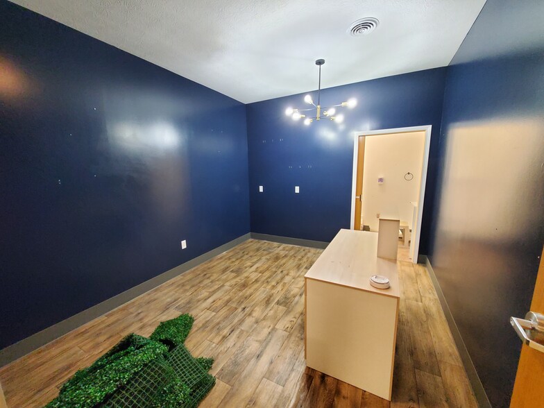 806 Harcourt Rd, Mount Vernon, OH à louer - Photo de l’immeuble – Image 3 sur 14