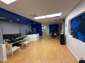 4310-4340 Genesee Ave, San Diego, CA à louer Photo intérieure– Image 2 sur 9