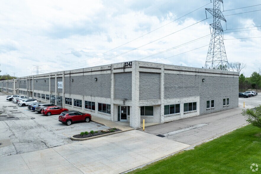 2242 Pinnacle Pky, Twinsburg, OH à louer - Photo de l’immeuble – Image 3 sur 6