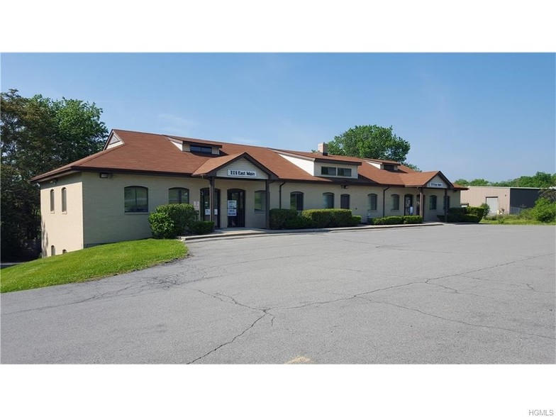 682 E Main St, Middletown, NY à louer - Photo de l’immeuble – Image 1 sur 6