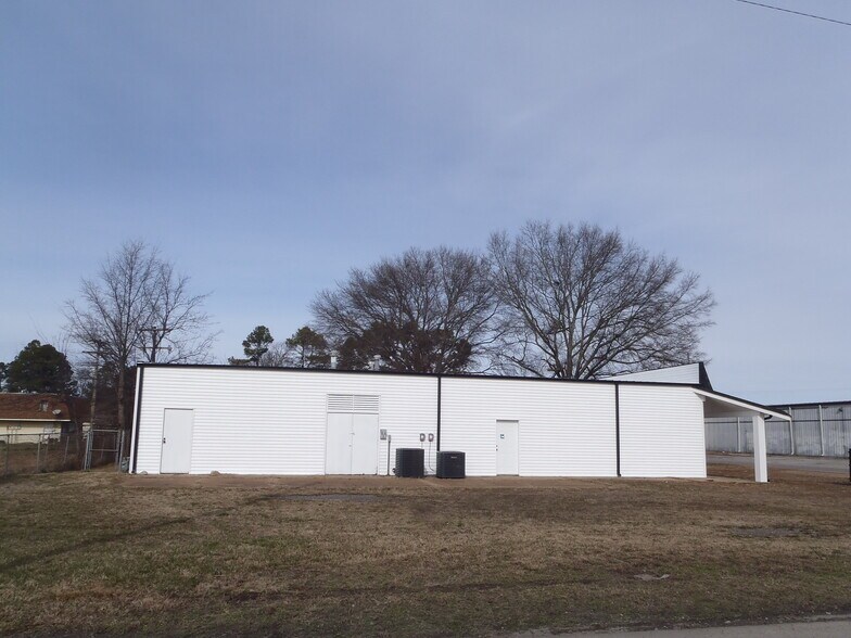 2025 McLarty Dr, Newport, AR à vendre - Photo de l’immeuble – Image 2 sur 59