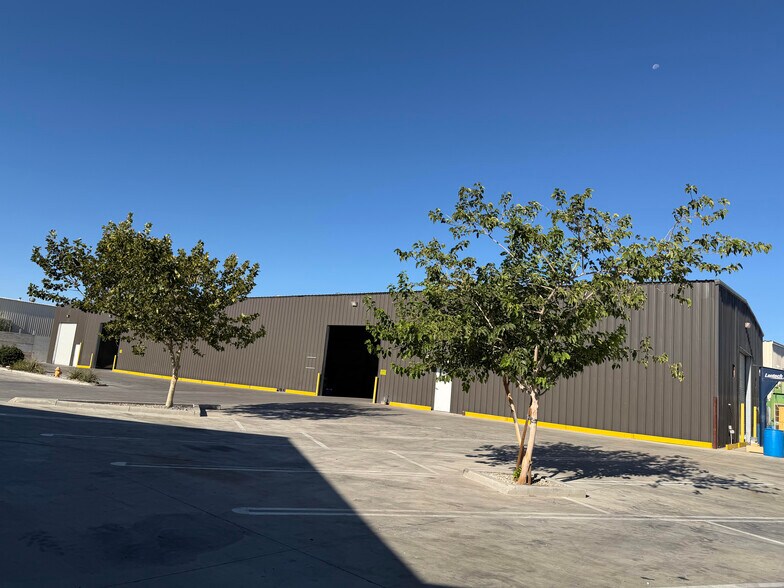 13586 Central Rd, Apple Valley, CA à louer - Photo de l’immeuble – Image 2 sur 3