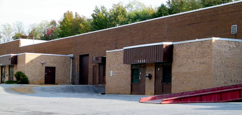 5000-5060 Beech Pl, Marlow Heights, MD à louer - Photo de l’immeuble – Image 1 sur 5