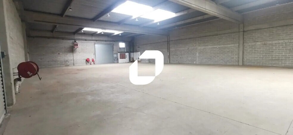 Local d’activités dans Lagny-sur-Marne à louer - Photo de l’immeuble – Image 2 sur 4