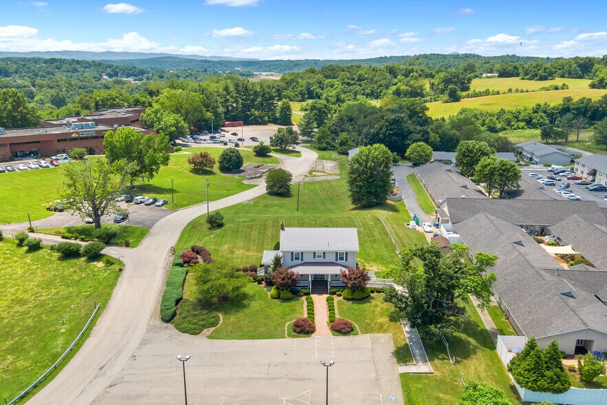 6245 University Park Dr, Radford, VA à vendre - Photo de l’immeuble – Image 3 sur 68