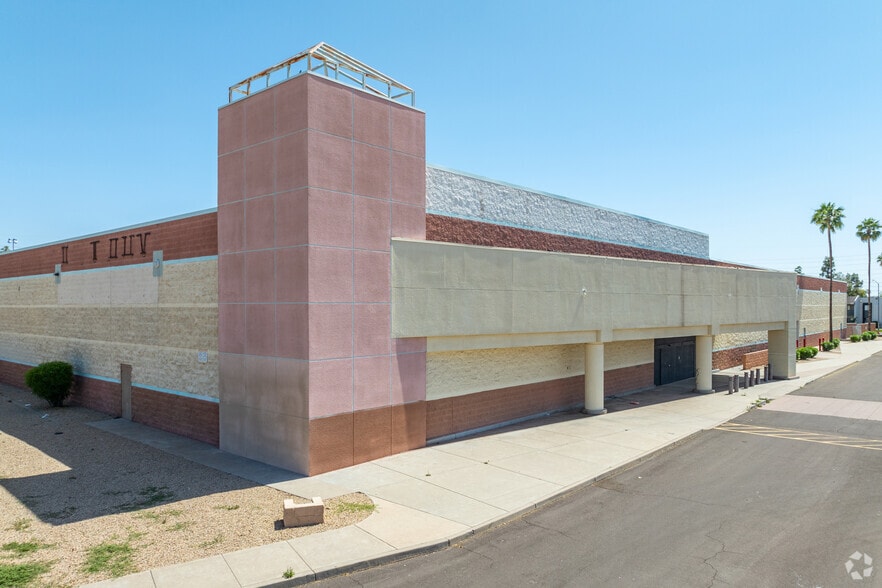 9446 N Metro Pky W, Phoenix, AZ à vendre - Photo de l’immeuble – Image 3 sur 8