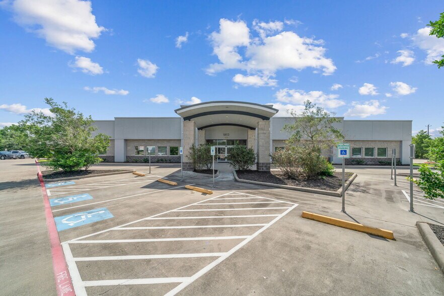5413 Crenshaw Rd, Pasadena, TX à louer - Photo de l’immeuble – Image 2 sur 7