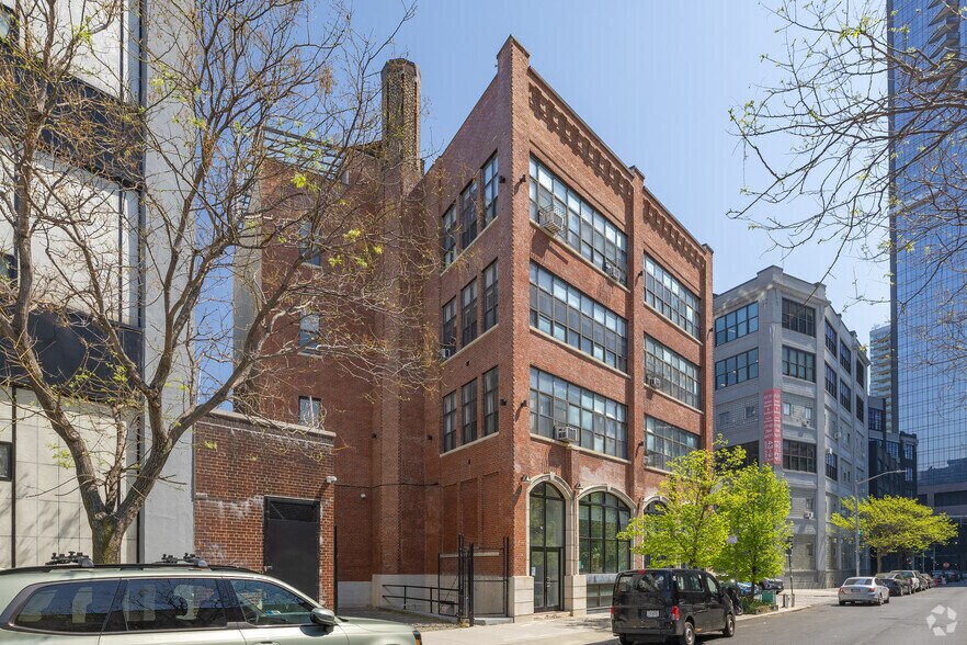 4332 22nd St, Long Island City, NY à louer - Photo de l’immeuble – Image 3 sur 5